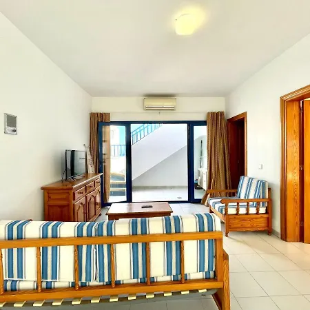 Апартаменти Atico Con Wifi, Vista A Oceano En Primea Linea De Playa